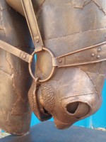 Sculpture de tête de cheval en métal