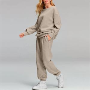 Sudadera de manga larga con pantalones de chándal, Conjunto personalizado de moda de invierno, conjunto de 2 piezas para mujer - Product Image 5