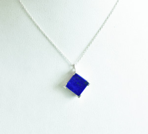 Collar con colgante solitario geométrico de plata de ley 925 con lapislázuli natural Midnight Galaxy Square - Product Image 1