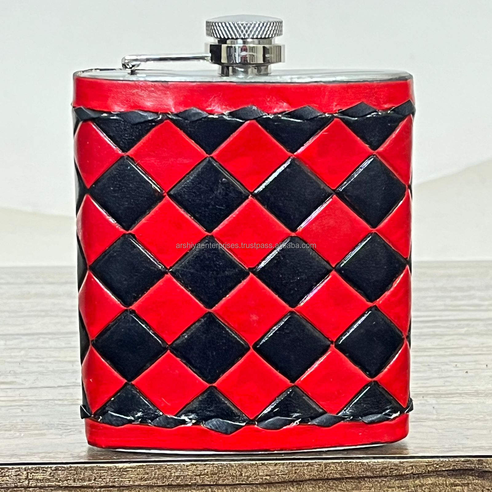 À carreaux noirs et rouges