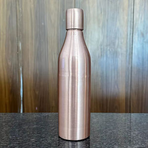Bouteilles en cuivre simples, idéales pour les bureaux, les voyages, les écoles, bouteille d'eau en cuivre pur durable et pour usage quotidien, vente en gros depuis l'Inde - Product Image 1