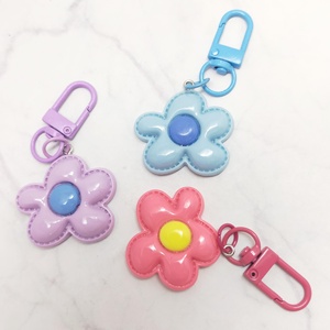 Adorable Flower Keychain made Resin and Alloy Bag <b>Charm</b> and <b>Keyring</b>, Perfect for Gifts. A charming accessory for everyday use - Product Image 1