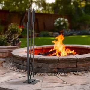 Set di 3 Utensili per Caminetto in Ferro Battuto con Supporto, Include Paletta e Pinze per Caminetti a Legna - Product Image 2