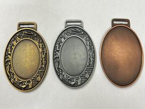 Medallas de Metal Plateadas en Oro de Lujo, Medallas Personalizadas con Logotipo Grabado para Premios de Excelencia Académica y Deportiva - Product Image 5