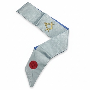 Tablier de Maître Maçon avec Écusson Rite de la Rosette (Équerre et Compas), Broderie Machine Professionnelle, Dentelle, Épingle de Sûreté, Qualité Supérieure, Cérémonial Maçonnique - Product Image 4