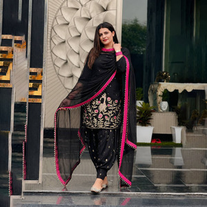 Vestido Abaya de Diseñador con Top de Georgette Bordado con Lentejuelas, Dhoti y Dupatta; Dhoti Patiala con Dupatta - Product Image 1