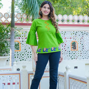 Blusa de Algodón Verde para Mujer, con Parches, Corte Regular, Mangas con Volantes y Cuello Redondo, Diseñada para Uso Diario Informal - Product Image 1