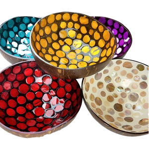Juego de Cuencos de Coco Ecológicos de Primera Calidad Hechos a Mano en Vietnam con Laca y Nácar, Diseño Artístico Personalizado - Product Image 5