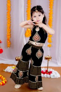 ชุดคุรตีผ้าฝ้ายแบบดั้งเดิมสำหรับเด็กผู้หญิงและชุดชาราร่าสีดำปักลายหลวมๆ - Product Image 3
