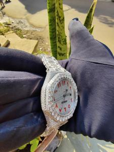 Montre automatique multifonctionnelle de qualité supérieure avec diamants Moissanite, mouvement japonais, vente en gros auprès d'un fabricant indien - Product Image 4