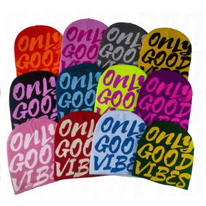 Gorros de Punto Cálidos y Elegantes con Bordado 3D para Hombre y Mujer, Ideales para el Frío Invernal, Estilo Casual y Urbano - Product Image 1