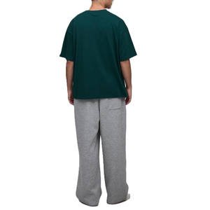 Camiseta para hombre de algodón premium liso con bordado minimalista en el pecho, de manga corta, producción a granel, personalización de marca. - Product Image 2