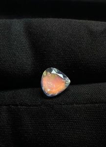 Piedra lunar arcoíris de fuego naranja natural en forma de corazón. Piedra lunar arcoíris de fuego múltiple facetada. - Product Image 1