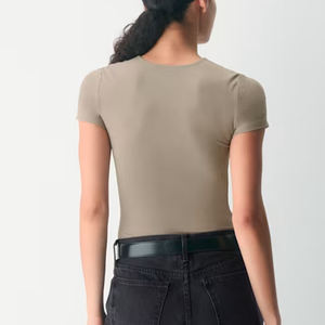 T-shirt court ajusté en mélange de coton extensible, confortable pour le quotidien / Haut moderne et élégant pour les commandes en gros, couleur unie - Product Image 6