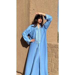 Kimono Kaftan Azul de Terciopelo de Seda Hecho a Mano de Primera Calidad, Suave, Largo hasta el Suelo, Elástico, para Fiestas, con Cuello Alto para Mujer - Product Image 4