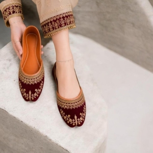 Zapatos Khussa de Terciopelo Hechos a Mano para Mujer, Punta Cuadrada, Bordado Floral, Planos, con Decoración de Cuentas, para Todas las Temporadas - Product Image 2