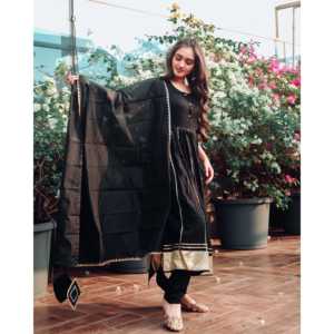 Conjunto de Traje de Chifón de Rayón Color Negro Carbón para Mujer, Talla XS - Product Image 4