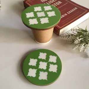 Juego de Posavasos de Resina de Madera de Cedro y Acacia de Diseño Moderno y Alta Calidad, Posavasos para Tazas de Té y Café con Soporte para Mesa para el Hogar - Product Image 1