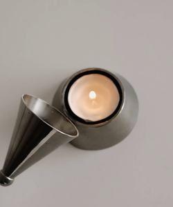 Support de bougie chauffe-plat moderne en métal avec éteignoir conique, support décoratif de table pour la décoration intérieure, la salle à manger et l'ambiance - Product Image 5