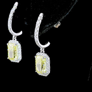 Pendientes de Oro con Diamantes Cultivados en Laboratorio, Corte Radiante, Certificados por IGI, Color Amarillo Intenso, 10K, 14K, 18K, Clásicos, de Lujo, para Boda o Compromiso - Product Image 3