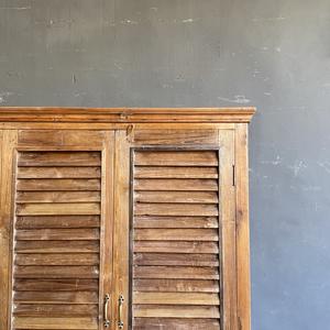 La Mejor Colección de Armarios de Madera Maciza de 3 Puertas Tallados, Arte Antiguo del Himalaya - Product Image 2