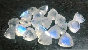 <b>Top</b> High Quality Natural <b>Rainbow</b> Moonstone Trillion Faceted Cut Wholesale Cabochon Loose Gemstone Women Latest Jewelry Making - Product Image 1