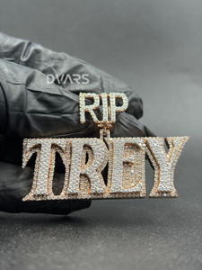 จี้ห้อยคอแบบฮิปฮอป "RIP TREY" ประดับเพชรโมอิสซาไนต์ VVS สไตล์แร็ปเปอร์ จี้ห้อยคอแบบสั่งทำพิเศษสำหรับผู้ชาย - Product Image 1