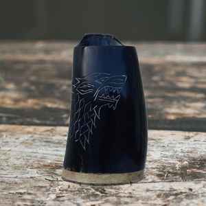 Jarra de Cerveza de Cuerno de Búfalo Natural Acabada a Mano, Cuerno de Búfalo Pulido Estilo Vikingo con Temática Animal - Product Image 1