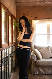 Ensemble deux pièces athleisure moderne pour femme, débardeur extensible et pantalon évasé ET3508 – Tenue décontractée pour la maison et le streetwear - Product Image 6