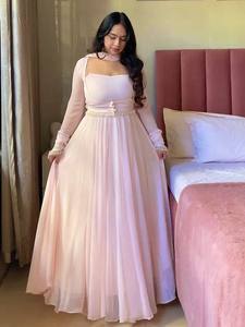 Robe de soirée longue rose en faux chiffon, style Anarkali, à manches longues, plissée, coupe trapèze, idéale pour mariage, fête ou Diwali - Product Image 1