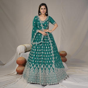 Lehenga Choli traditionnel en tulle orné, travail de broderie complexe, silhouette évasée, blouse détaillée, dupatta orné, pour mariage et bal de promo - Product Image 4
