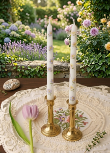 Bougies coniques en cire en gros avec motifs délicats de cœurs dorés et parfum floral – Idéales pour la Saint-Valentin, Noël et la décoration romantique - Product Image 2