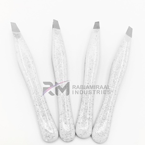 Pinza para cejas RMI personalizada con punta plateada y brillo blanco en forma de ángulo - Product Image 2