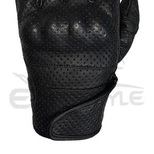Gants de moto noirs en cuir de vachette perforé avec protection des doigts en caoutchouc rembourré, logo personnalisé OEM, pour la conduite sur route - Product Image 5