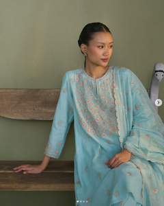 Salwar Kameez en soie bleu clair pour femmes, broderie florale, coupe classique, évacuation de l'humidité, séchage rapide, toutes saisons, formel, Inde, Pakistan - Product Image 2