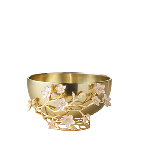 Bol martelé en métal doré fait main avec décoration de branches florales pour servir des collations sur la table à la maison - Product Image 1
