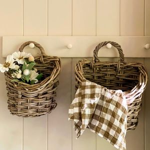 Panier suspendu tissé à la main, rustique, à fixer au mur, écologique, multifonctionnel, organisateur de rangement, panier en osier plastique pour la maison - Product Image 3
