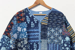 เสื้อแจ็คเก็ตครอปผ้าฝ้ายพิมพ์ลายดอกไม้สไตล์อินเดียสีชมพู เสื้อแจ็คเก็ตครอปผ้าฝ้ายเย็บลาย เสื้อโค้ทครอปผ้าฝ้ายสำหรับฤดูร้อนสำหรับผู้หญิง - Product Image 4