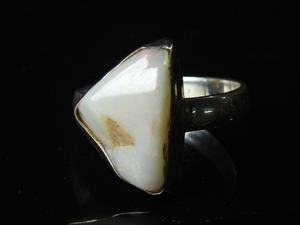 แหวนโอปอลออสเตรเลียธรรมชาติขัดเงาแบบหยาบ ตัวเรือนเงิน ประดับพลอย ของขวัญแต่งงานสำหรับเธอ สินค้ามาใหม่ - Product Image 3