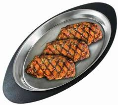 Assiette à steak en acier inoxydable de qualité supérieure avec base en bois pour service en restaurant - Product Image 2