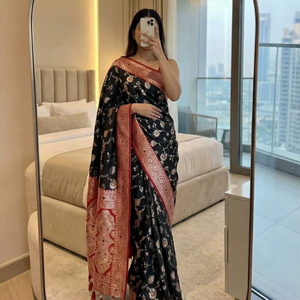 Sari Banarasi pour mariage avec un riche travail de broderie Zari - Product Image 1