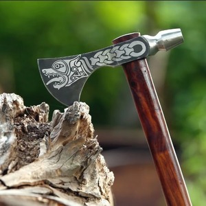 Hacha de senderismo, hacha vikinga de acero con alto contenido de carbono, mango de fresno envuelto en cuero, mango de palisandro, hacha hecha a mano, hacha vikinga, regalo para hombres - Product Image 1