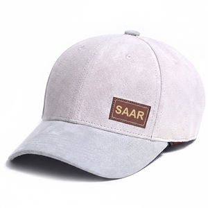 Casquette de baseball ajustable unisexe en daim premium, style sportif vintage, gris clair, minimaliste, pour le sport et le streetwear - Product Image 1