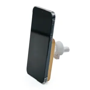 Cargador Inalámbrico Rápido para Auto de Bambú de 15W con USB Tipo C, Voltaje de 12-24V - Product Image 3