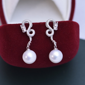 ต่างหูมุกน้ำจืดทรงกลมสีขาวขนาด 10-11 มม. ขายส่ง เงินแท้ S925 รูปหัวใจ แสงเงาสวยงาม ดีไซน์ทันสมัย - Product Image 4