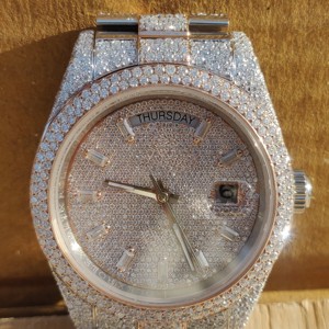 Reloj Unisex de Lujo con Movimiento de Cuarzo, Esfera de Cristal, Correa de Acero Inoxidable Chapada en Oro, Pantalla Analógica, Diamante Moissanite VVS - Product Image 3