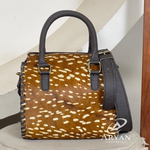 Nueva Llegada Bolsos de Hombro Medios de Piel de Vacuno con Estampado de Ciervo de Alta Calidad, Bolsos Cruzados Elegantes con Asa Superior y Patrón de Puntos - Product Image 1