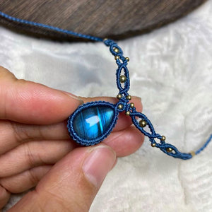 Collar de Macramé Hecho a Mano con Labradorita, Colgante de Piedra Preciosa con Destello Azul, Cordón Ajustable, Joyería Artesanal Boho - Product Image 1