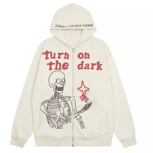 Sweat à capuche noir zippé pour homme avec imprimé crâne, style streetwear sombre, coupe oversize, en coton tricoté, pour l'automne - Product Image 3