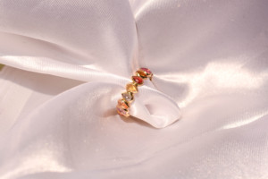 Anillo con Bisel de Zafiro Multicolor Natural en Oro Amarillo Sólido de 18K – Banda de Piedras Preciosas Redondas Ombré, Piedra de Nacimiento de Septiembre - Product Image 5